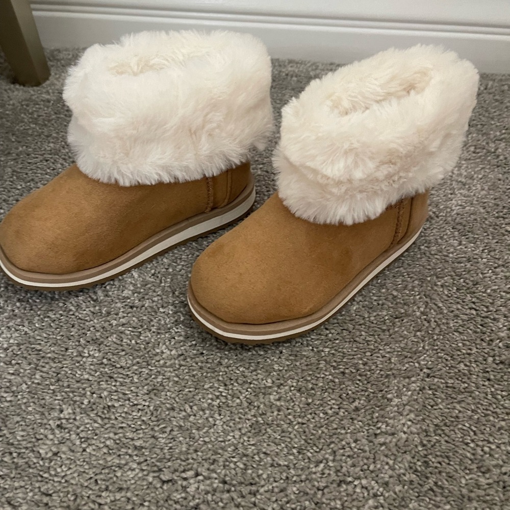 Girls ugg inspired boots